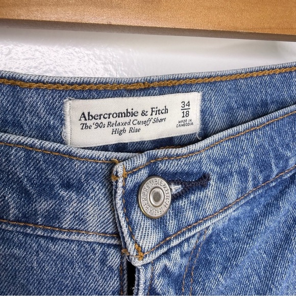ABERCROMBIE The 90’s Relaxed High Rise Cutoff Jean Shorts - Picture 4 of 5